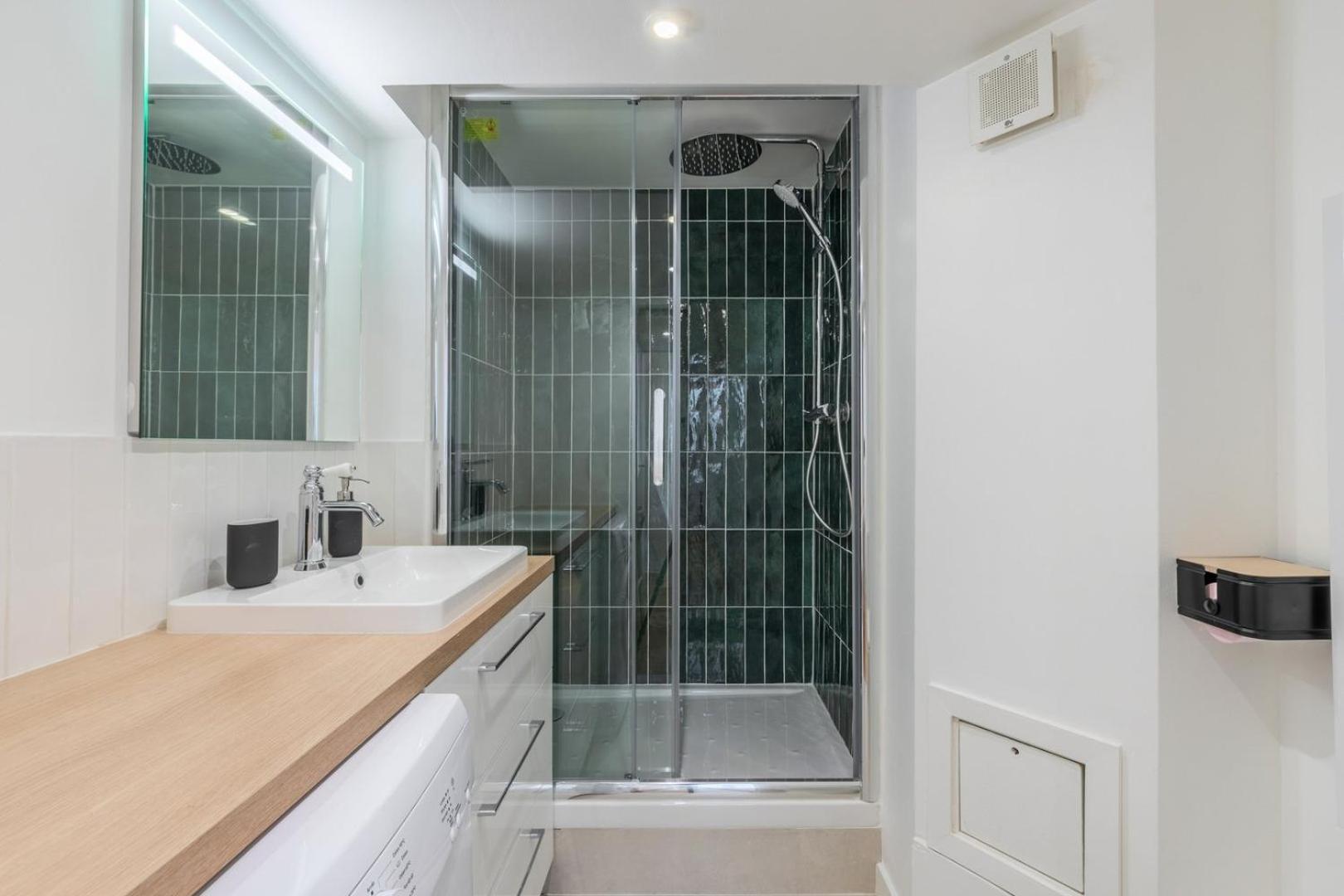 Charming Renovated And Bright In The Center Apartment