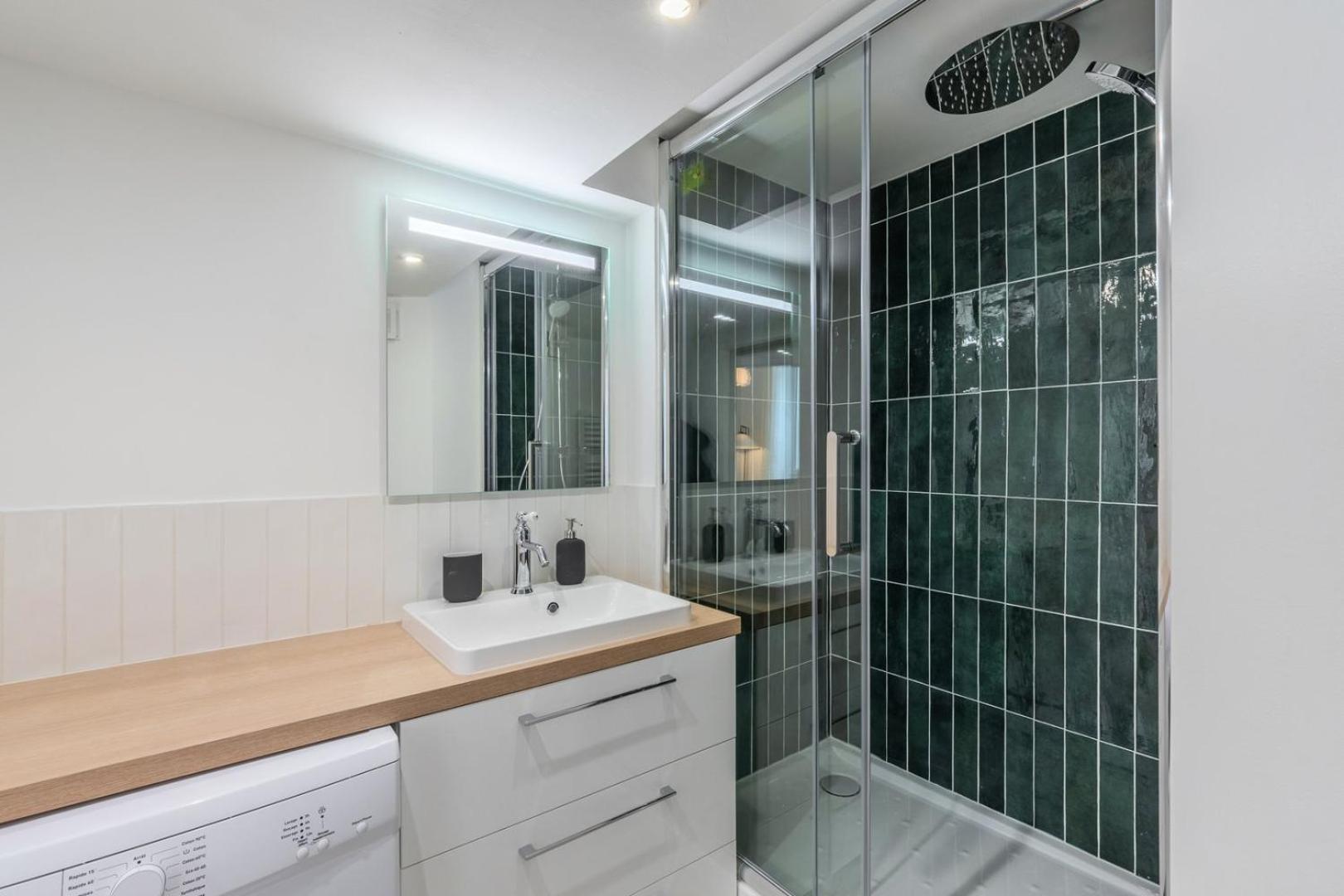 Charming Renovated And Bright In The Center Apartment