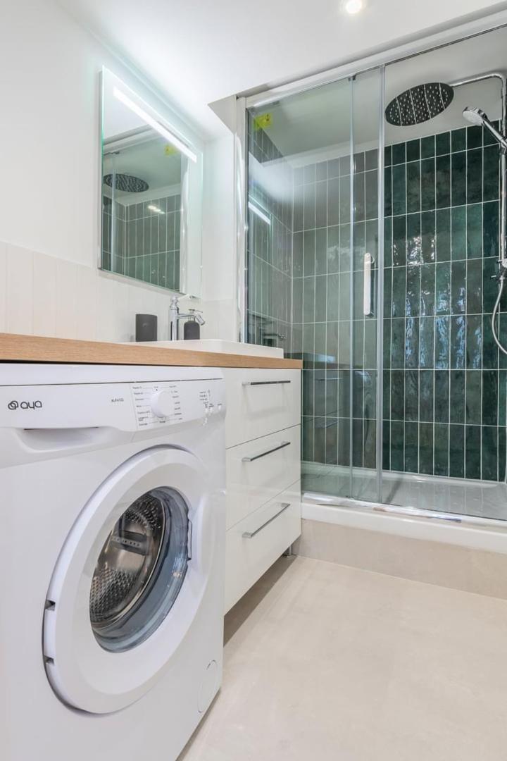 Charming Renovated And Bright In The Center