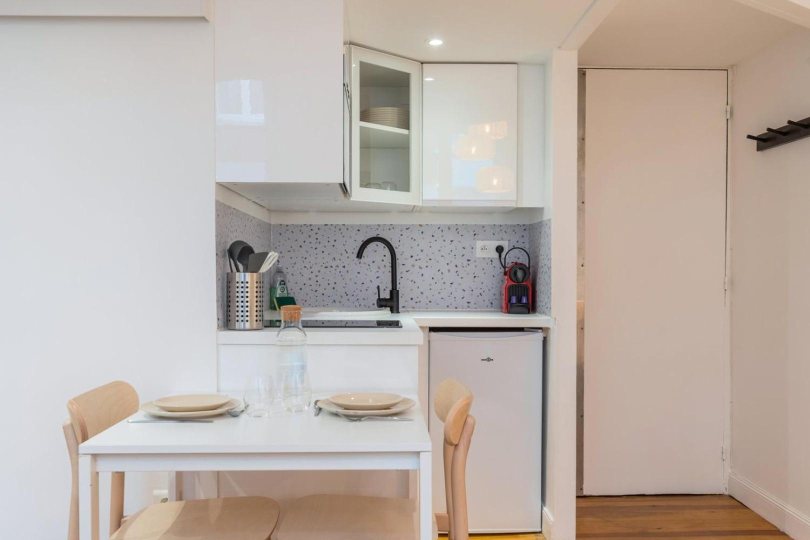Charming Renovated And Bright In The Center