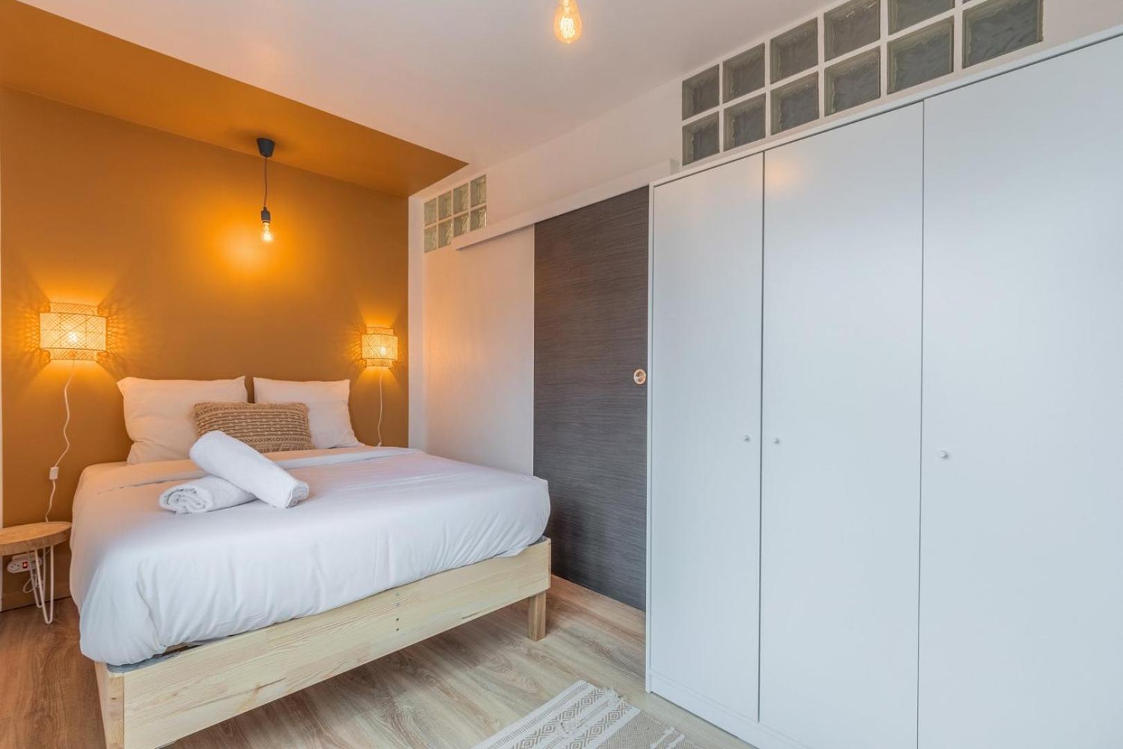 Appartement Renovated 2-bedroom Duplex Near Metro. *
