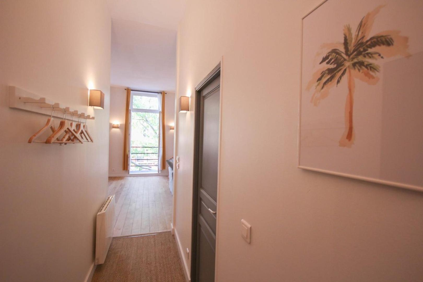 Apartment 2-bedroom Flat + Private Car Park.