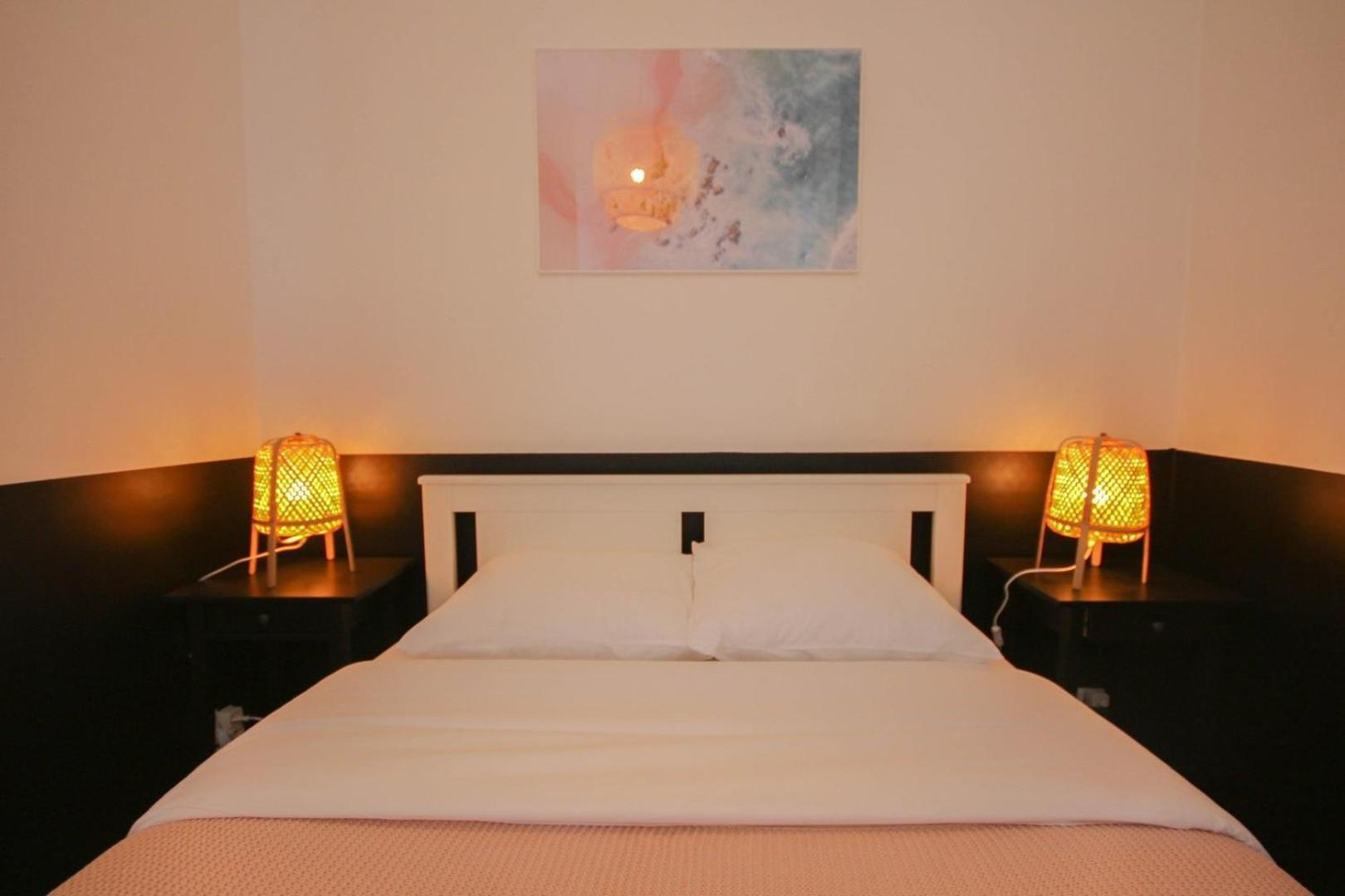 Apartment 2-bedroom Flat + Private Car Park.