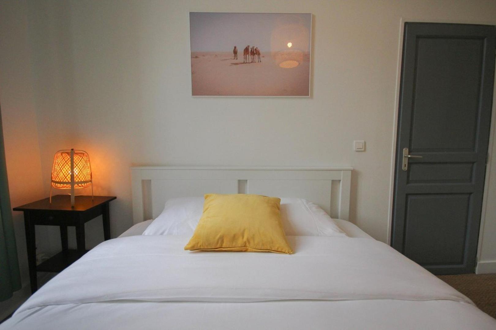 2-bedroom Flat + Private Car Park. Apartment Lille
