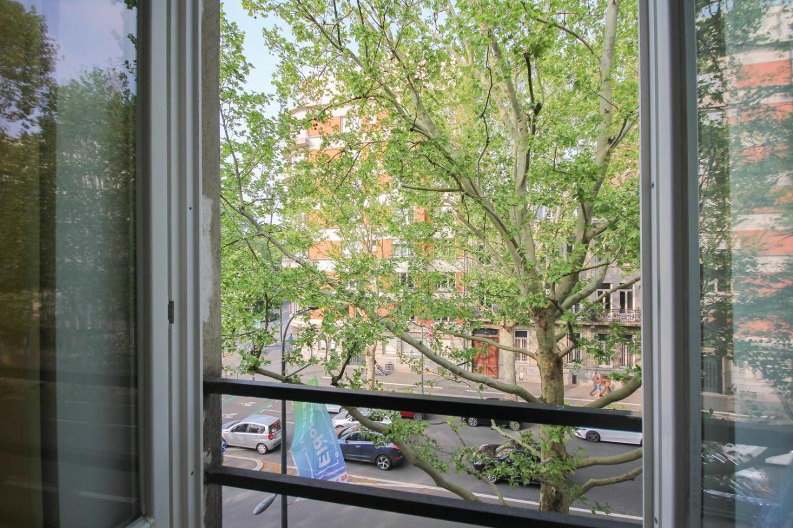 2-bedroom Flat + Private Car Park. Apartment