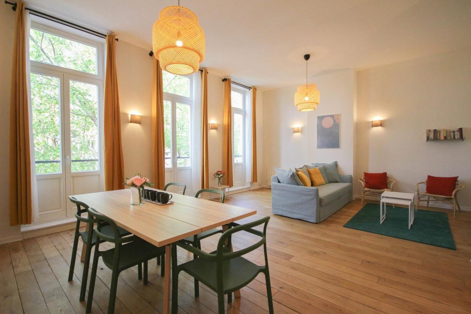 Apartment 2-bedroom Flat + Private Car Park. Lille