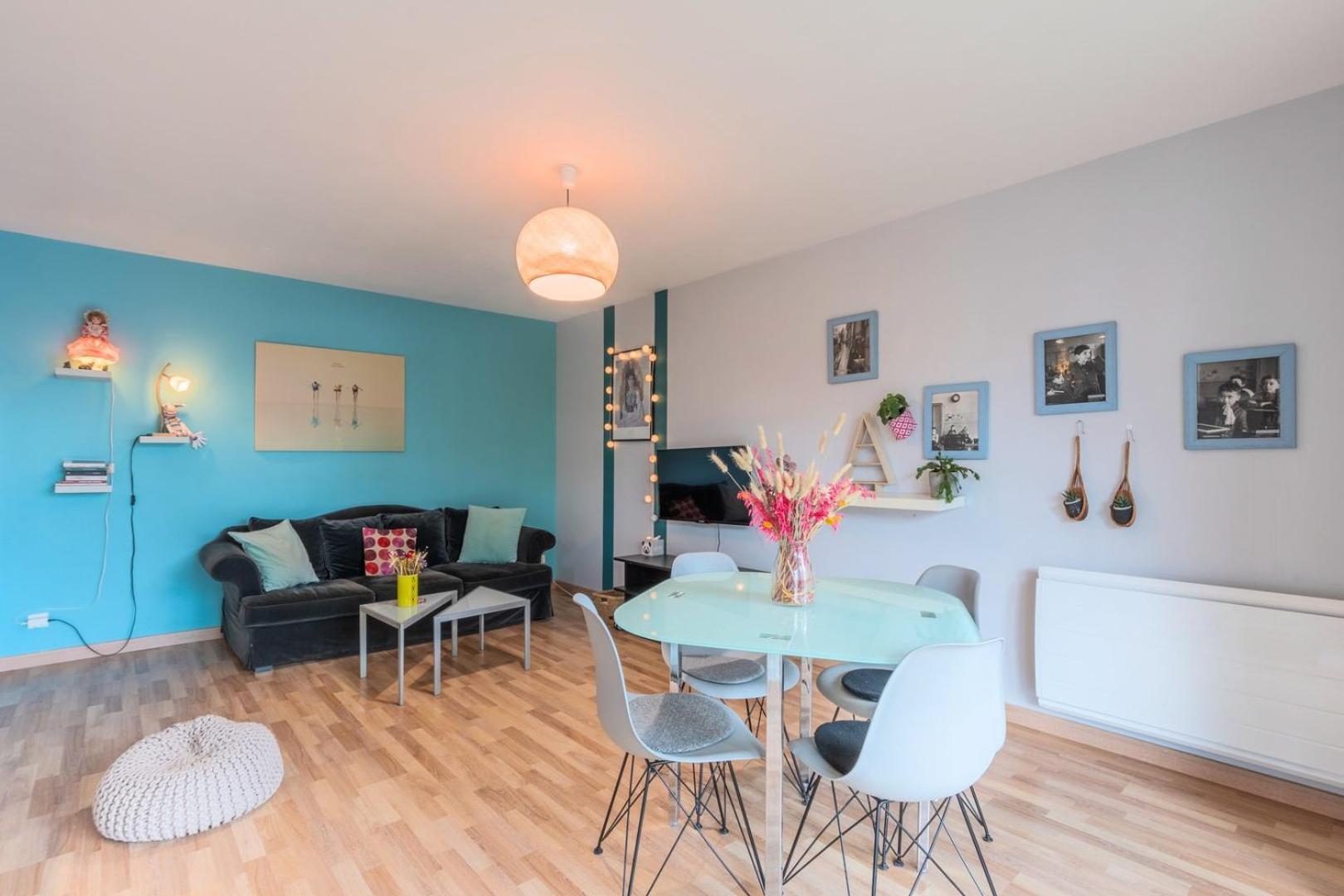 Calm Flat Ideally Located In Old + Parking! *