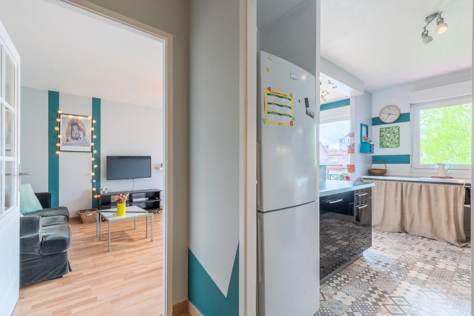 Calm Flat Ideally Located In Old + Parking!