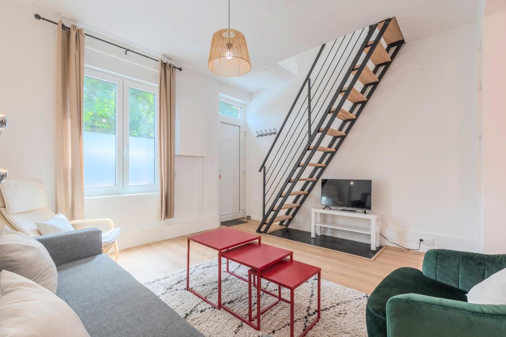 2 Bedroom House W/ Terrace, Near Train Stations & Metro * Lille
