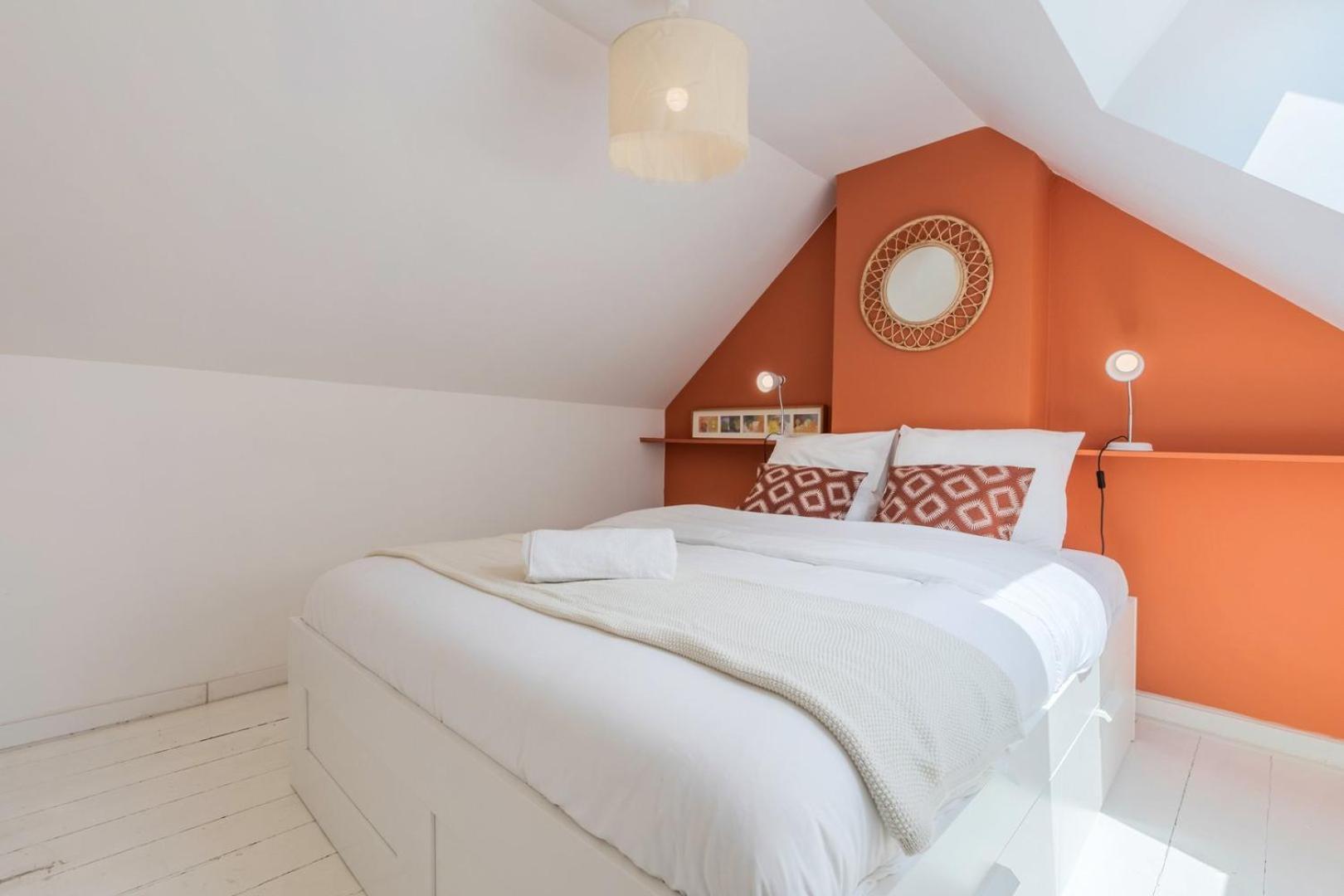 Casa de hóspedes 2 Bedroom House W/ Terrace, Near Train Stations & Metro Lille