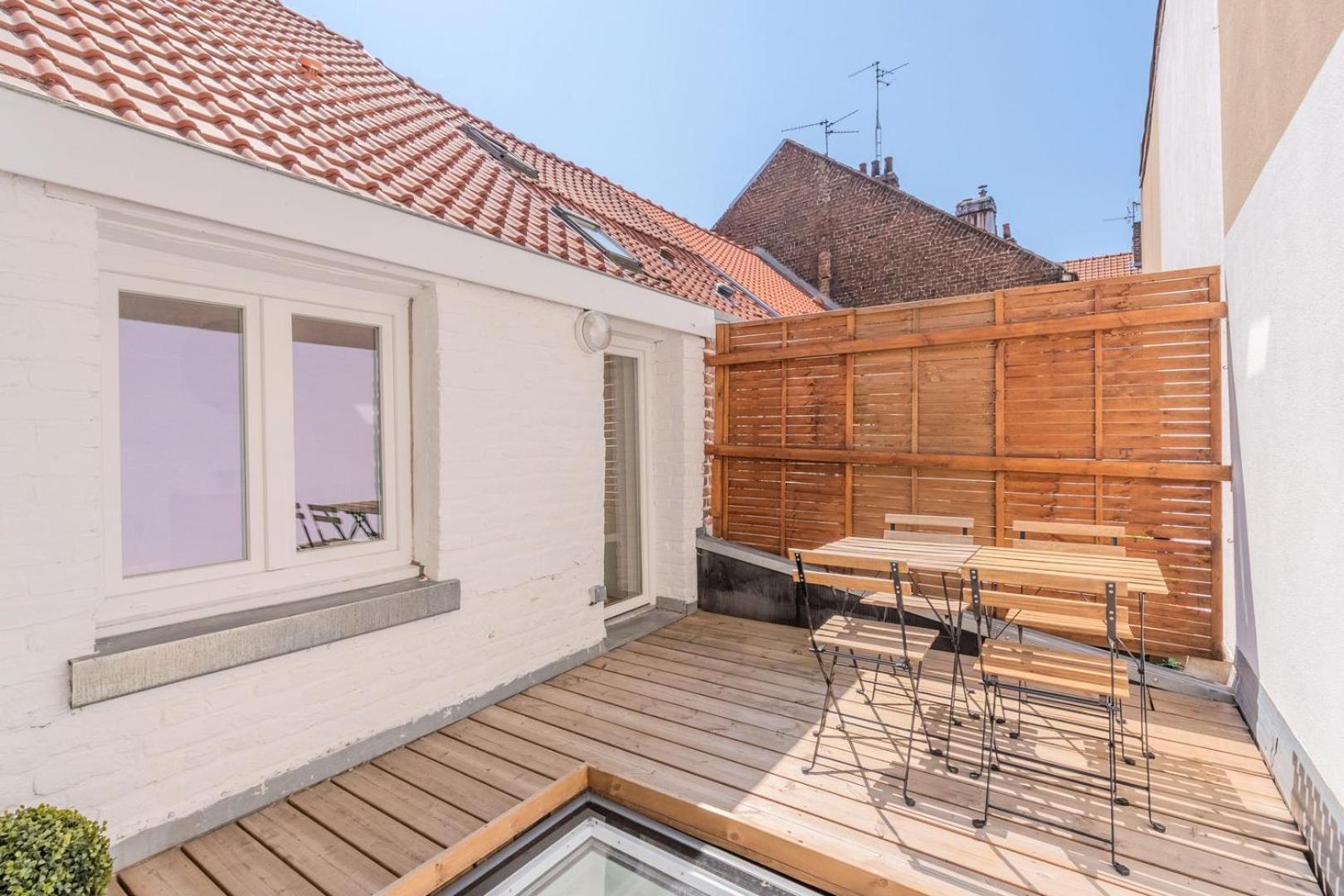 Casa de hóspedes 2 Bedroom House W/ Terrace, Near Train Stations & Metro Lille