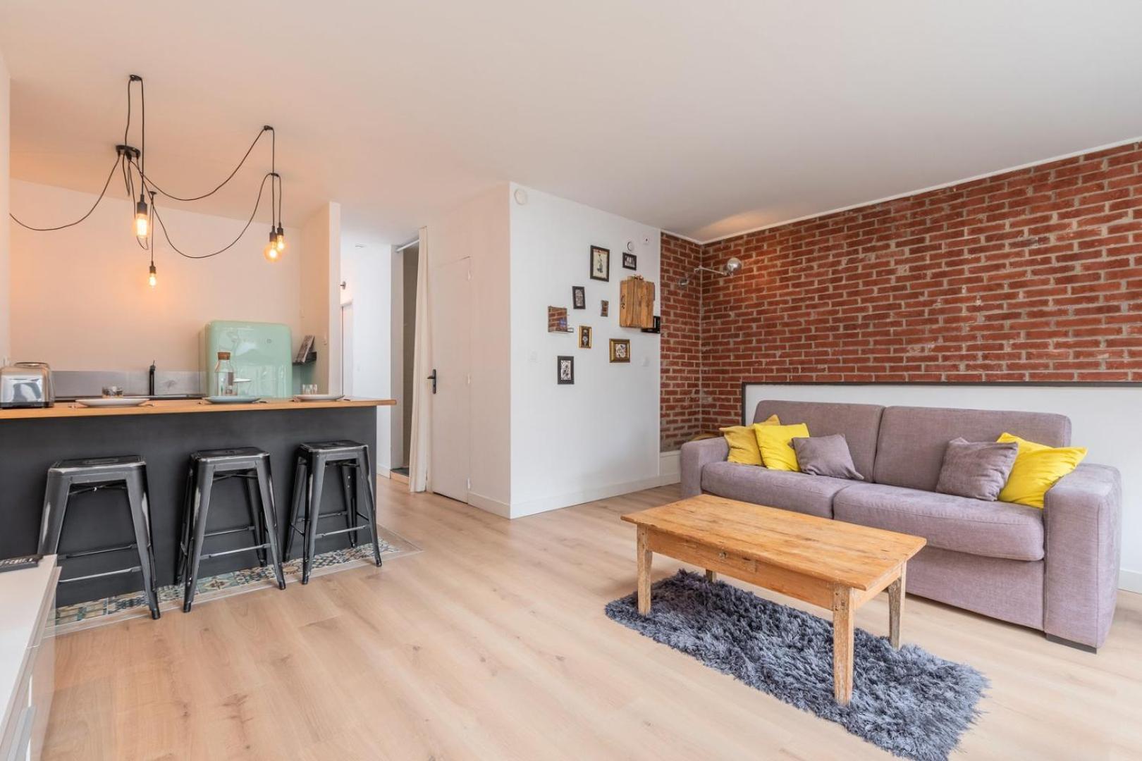 Lumineux Avec Rooftop Et Garage Prive. *