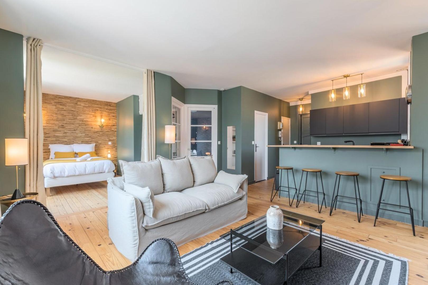 Charming 2 Bedroom - Old