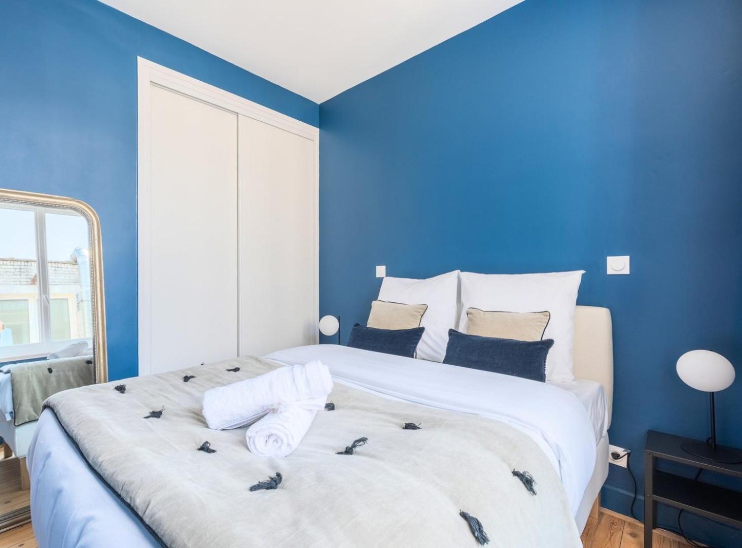 Charming 2 Bedroom - Old Appartement *