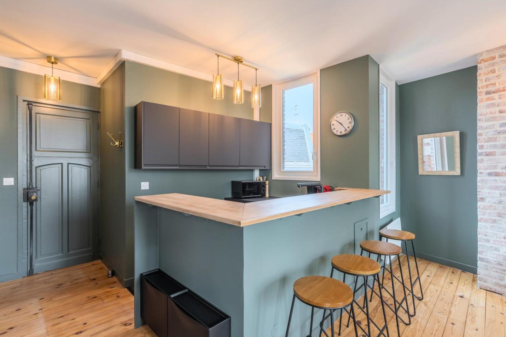 Charming 2 Bedroom - Old *