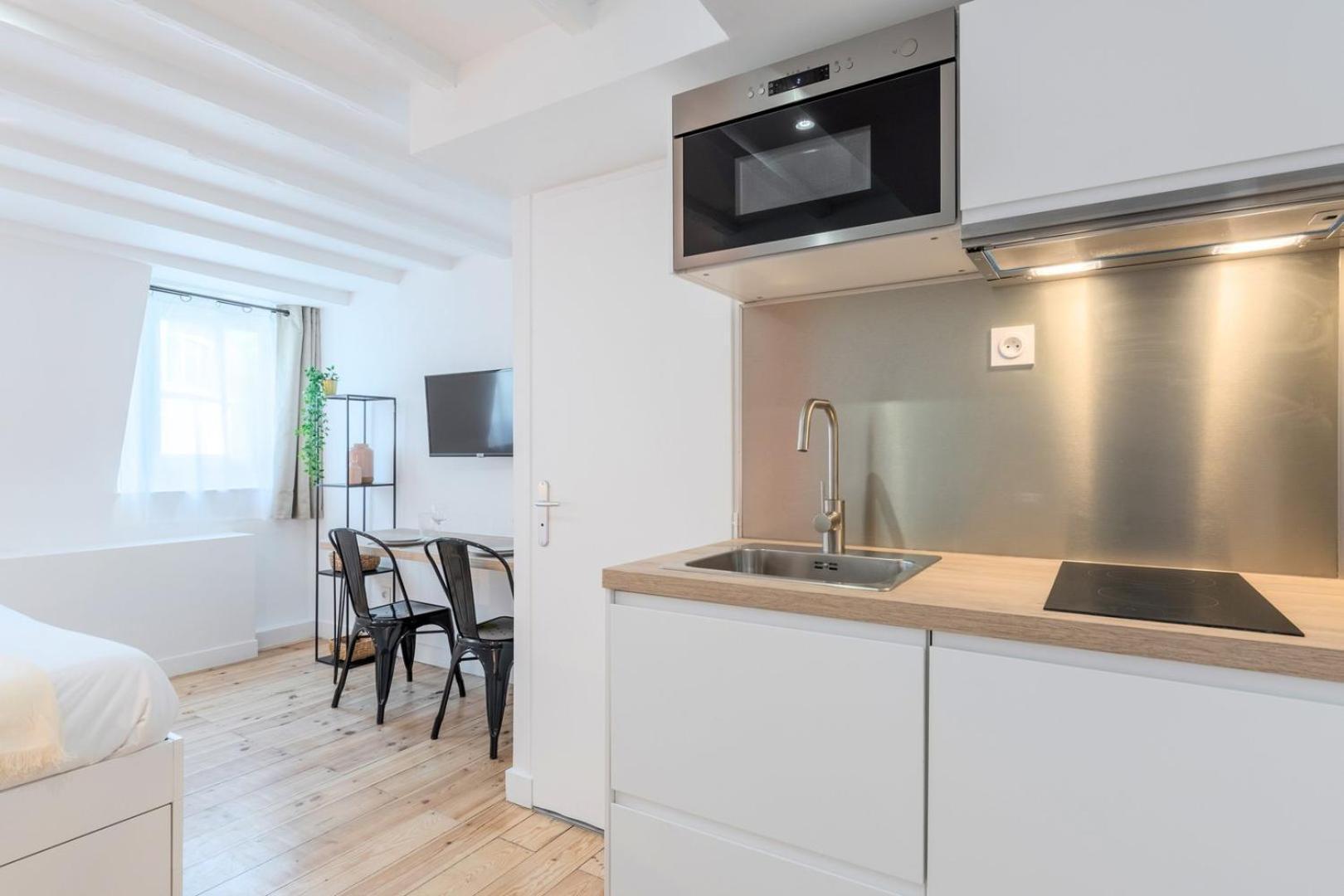Center Bright And Functional Apartment *