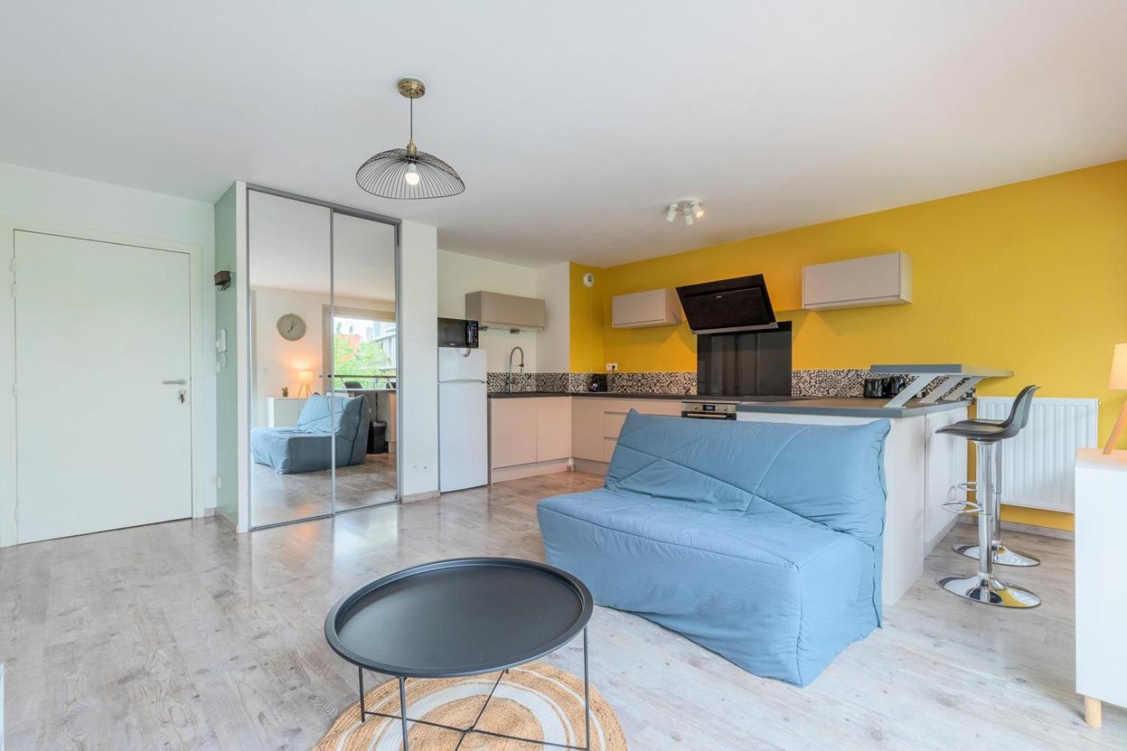 Appartement Near Metro With Parking & Balconies *