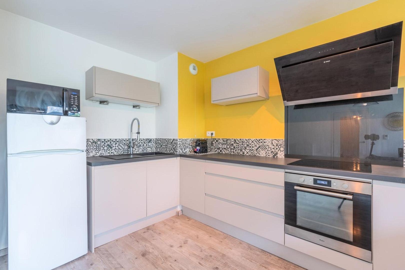 Near Metro With Parking & Balconies Appartement Lille