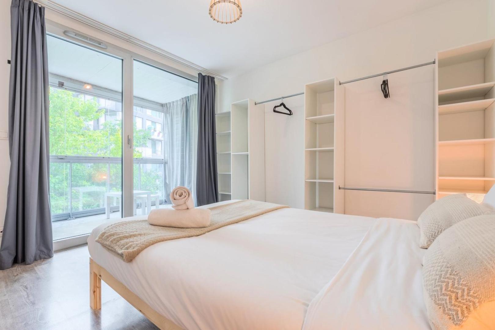 Near Metro With Parking & Balconies Appartement