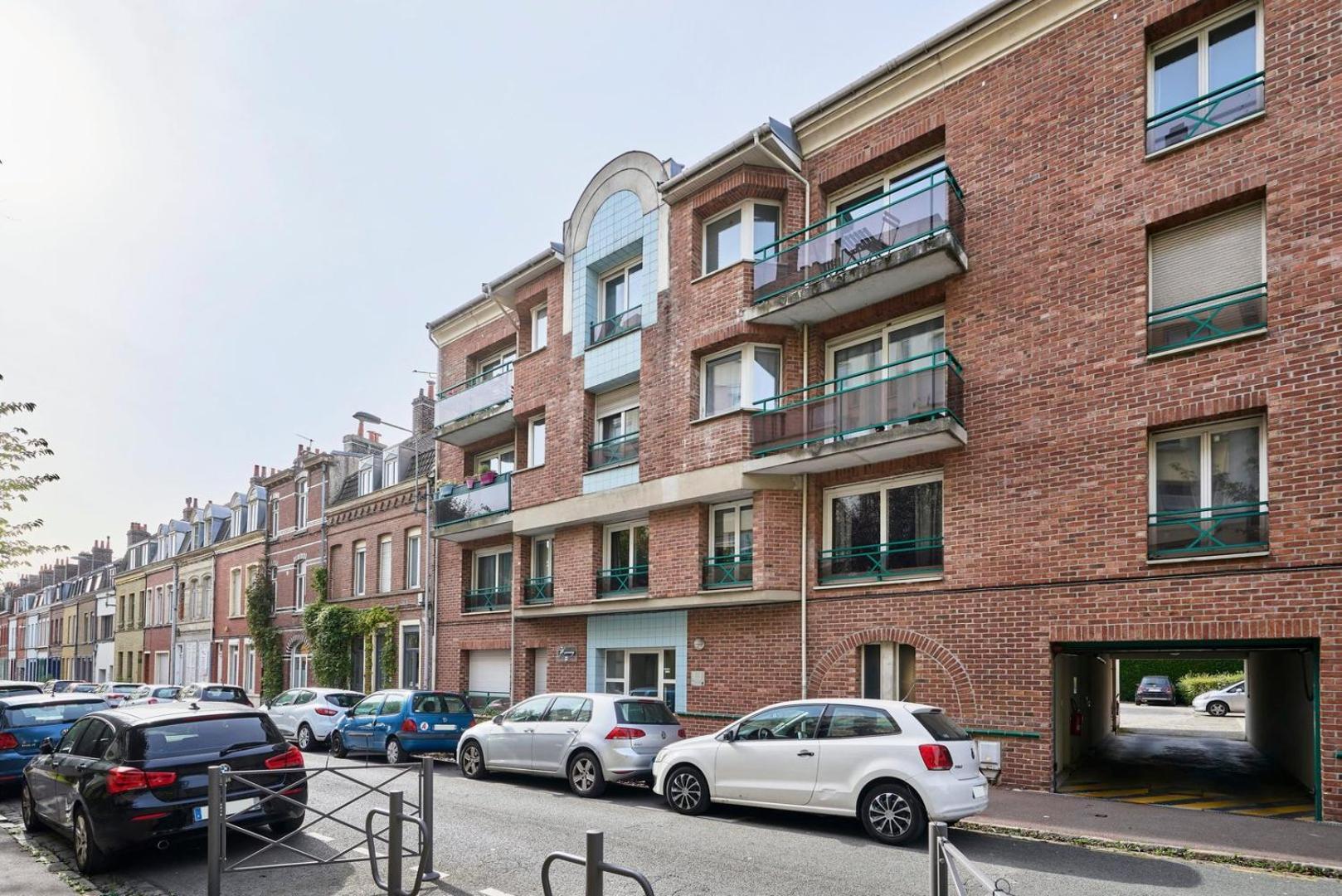 Balconyparking Space Near Train Station * Lille