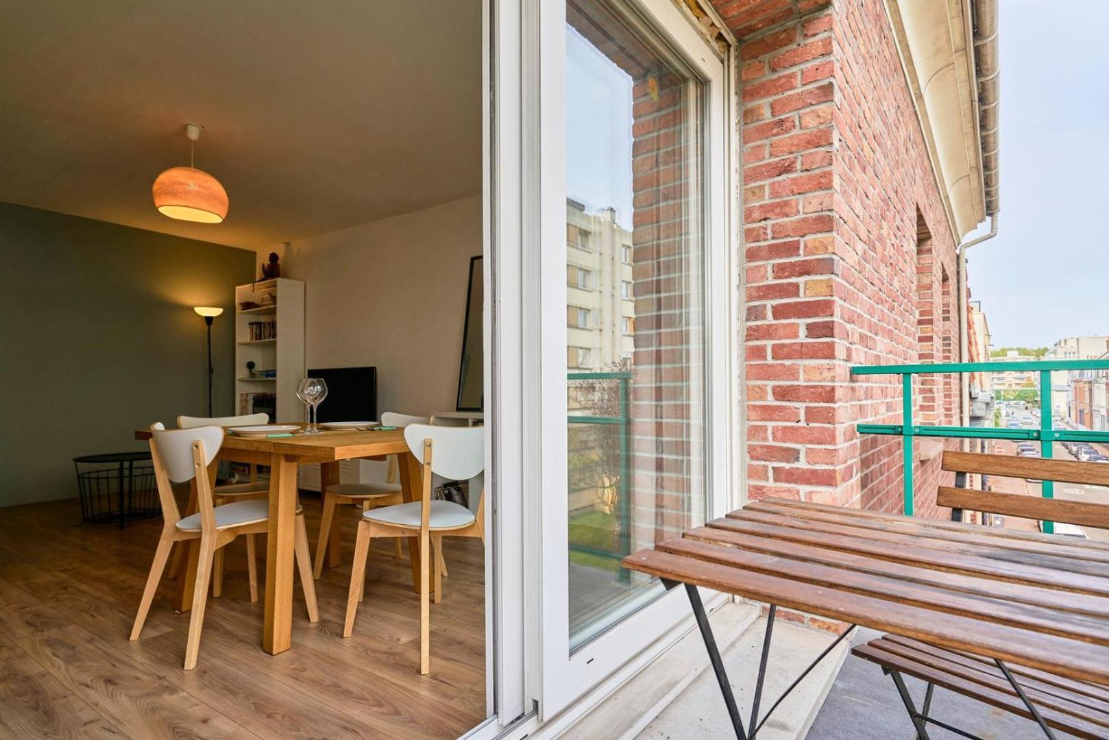 Balconyparking Space Near Train Station Apartment Lille
