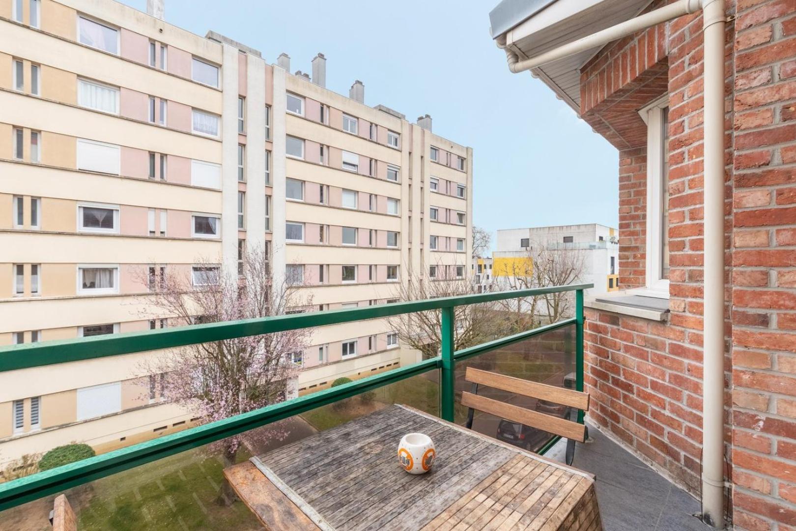 Balconyparking Space Near Train Station Apartment Lille