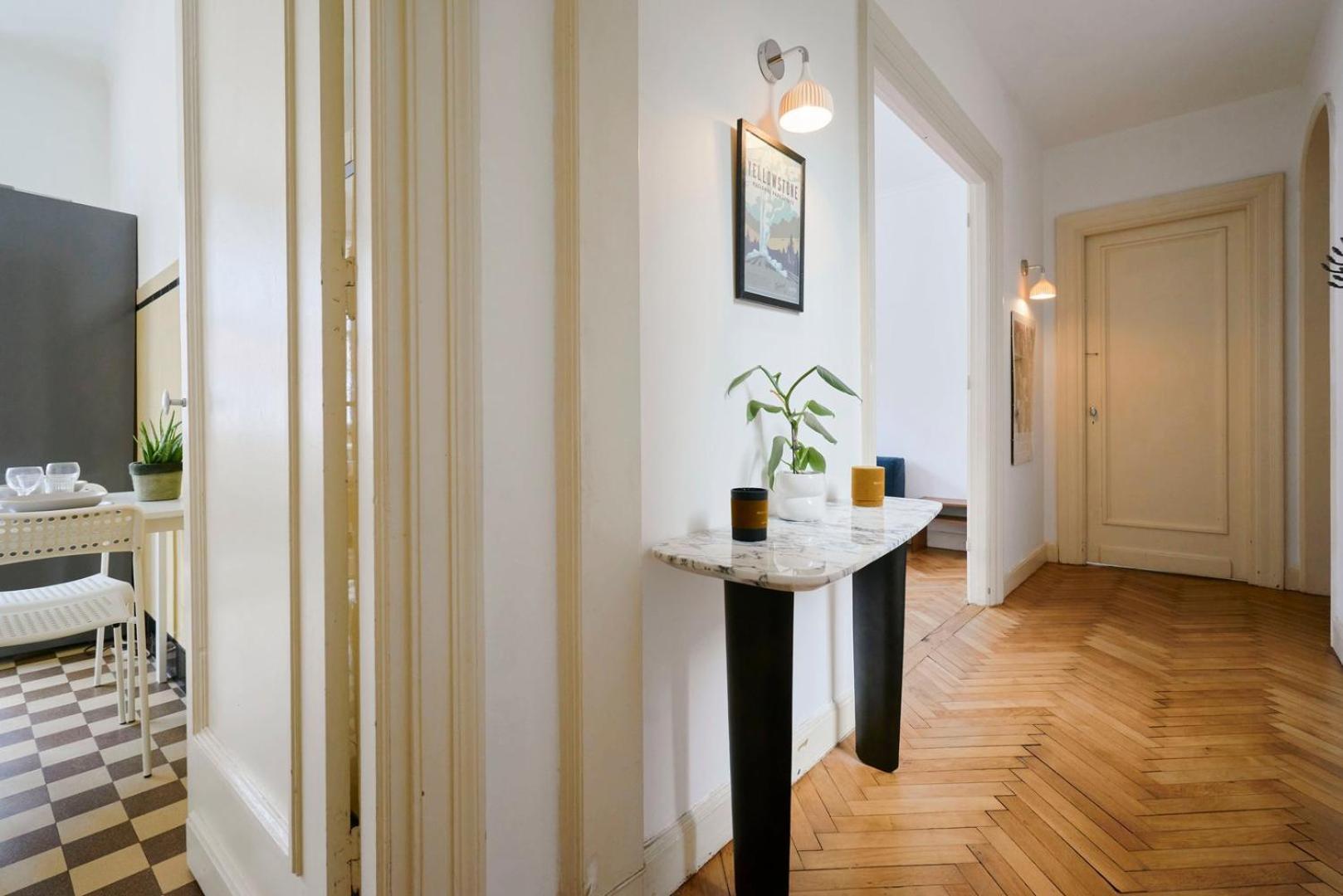 Character 2-bedroom In The Center *