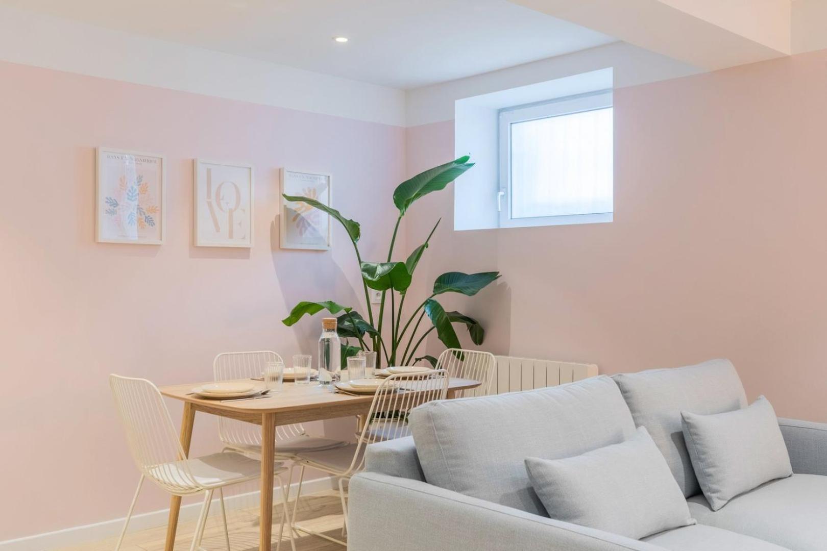 Renovated In Semi-basement & Hypercentre Apartamento *