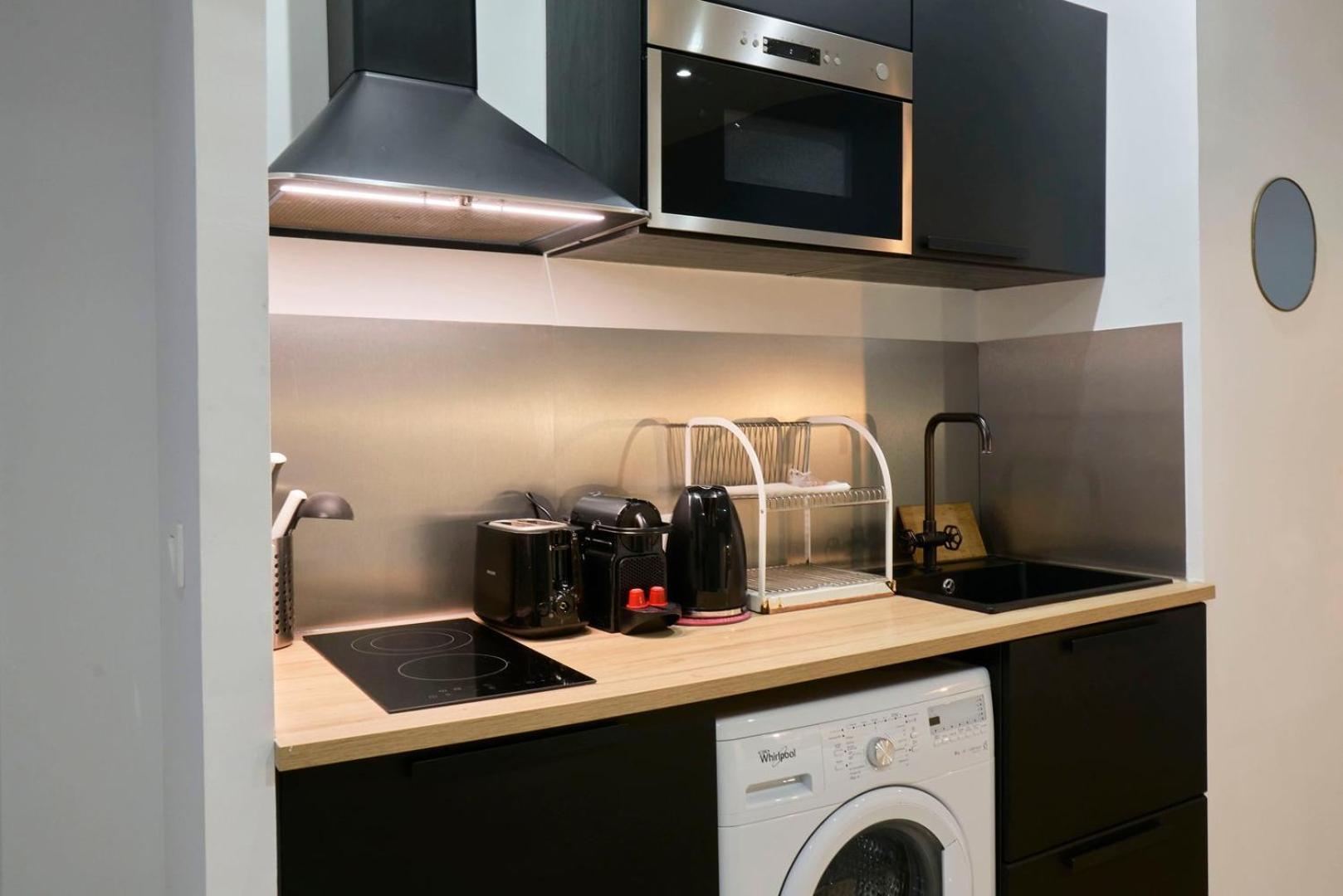 Equipped In The Heart Of The Stations Apartment