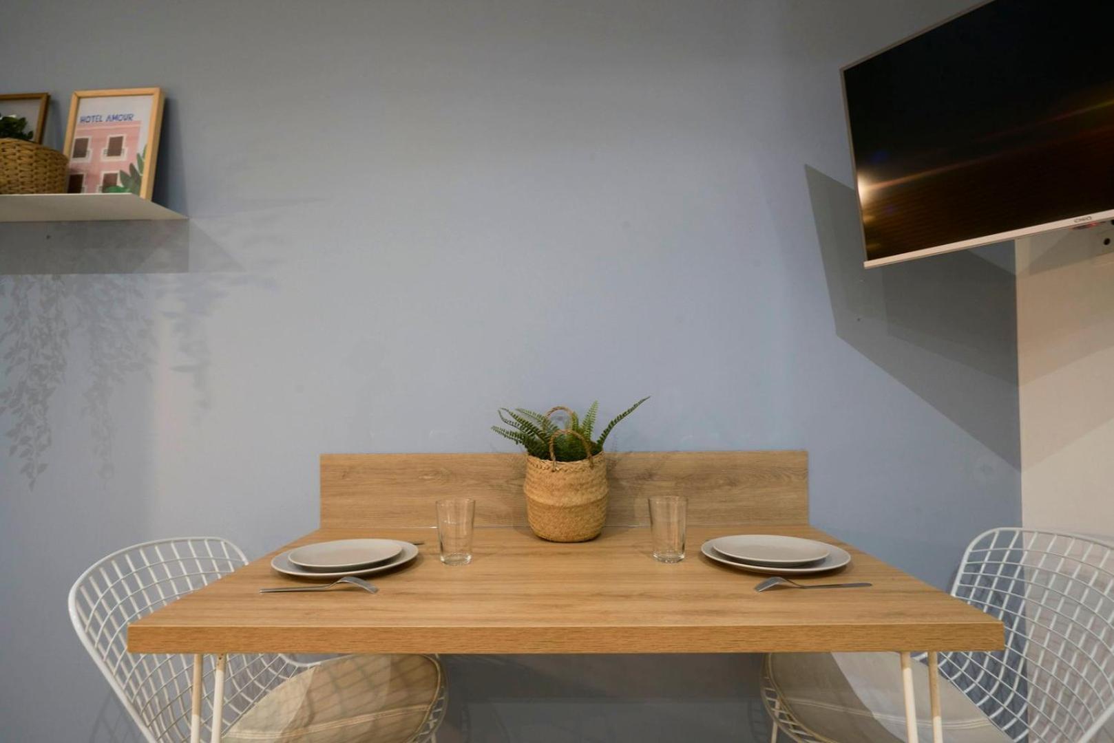 Equipped In The Heart Of The Stations Apartment