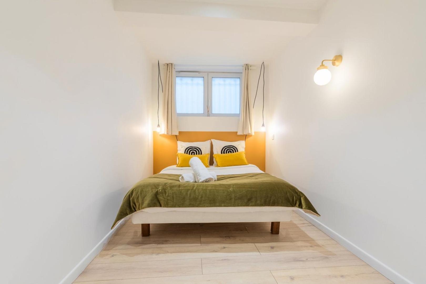 Apartment Atypical In Semi-basement In The Heart Of *