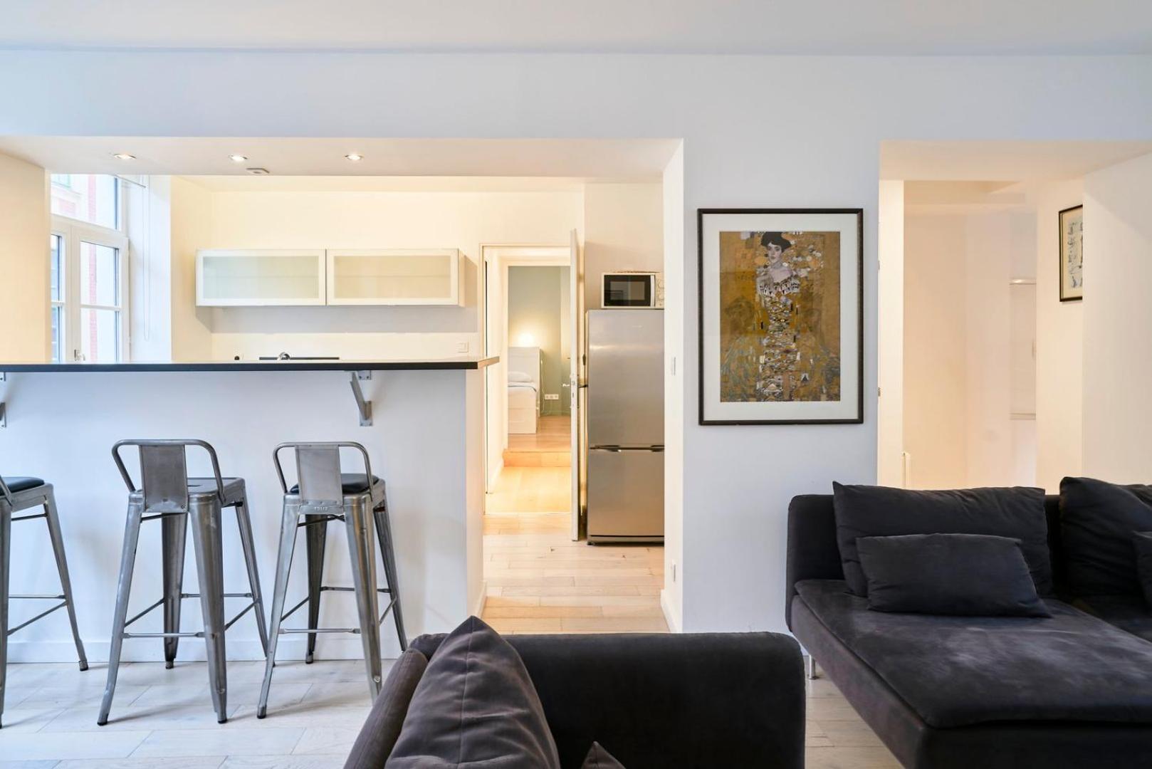 Spacious One Bedroom Ideally Located Apartment