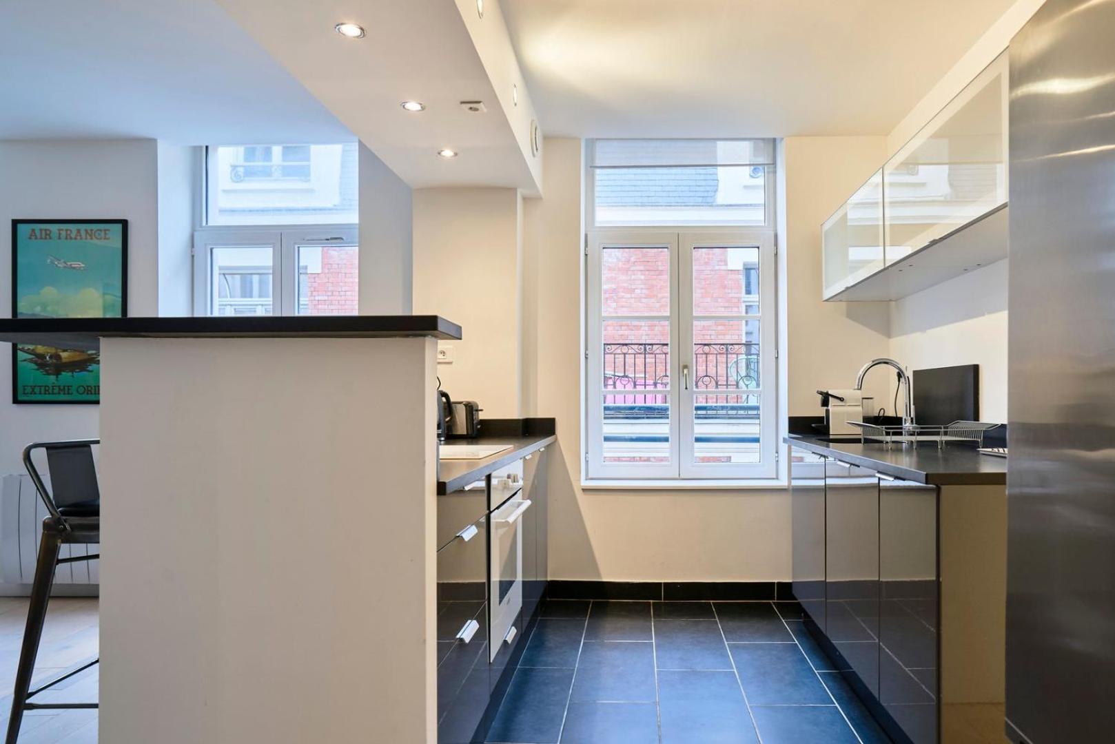 Spacious One Bedroom Ideally Located Apartment *