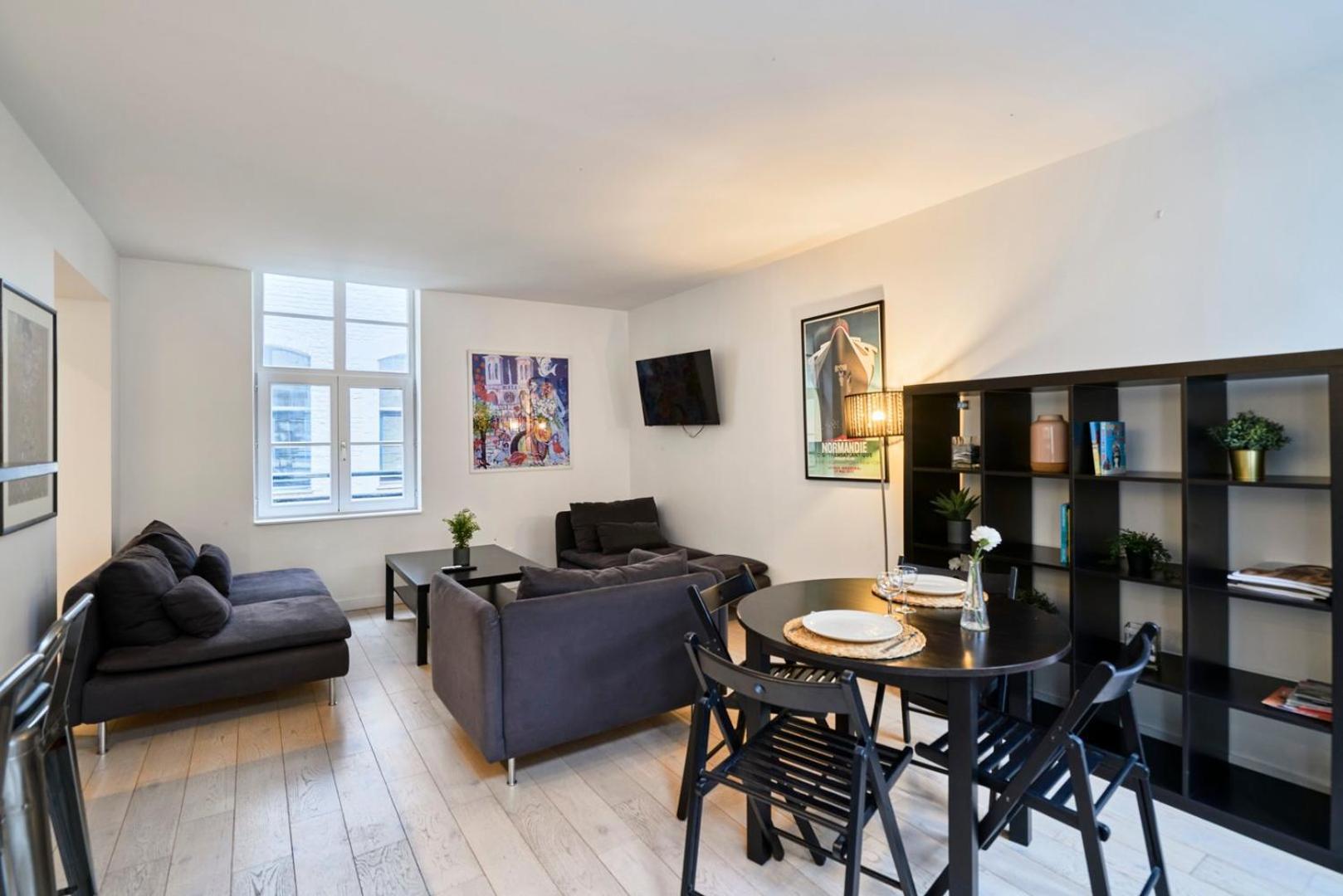 Spacious One Bedroom Ideally Located Appartement *