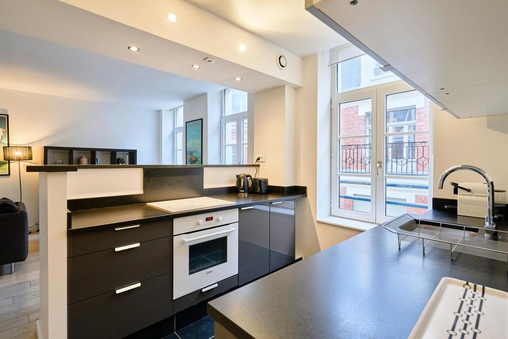 Spacious One Bedroom Ideally Located Apartment *