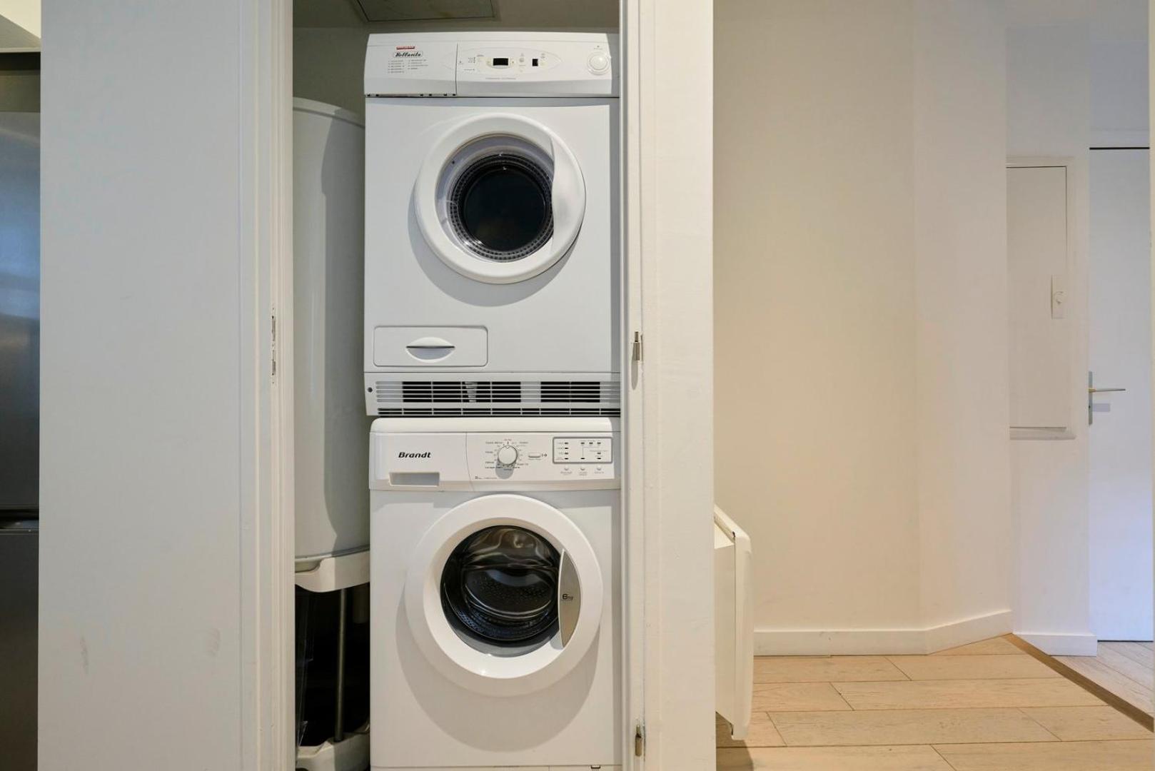 Spacious One Bedroom Ideally Located * Rijsel
