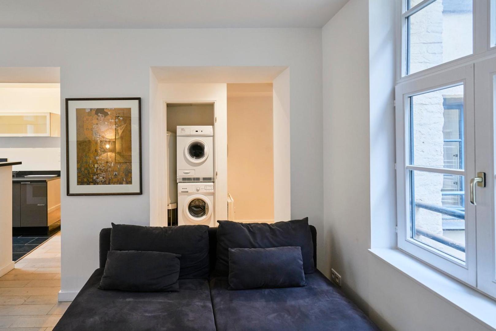 Spacious One Bedroom Ideally Located Appartement *