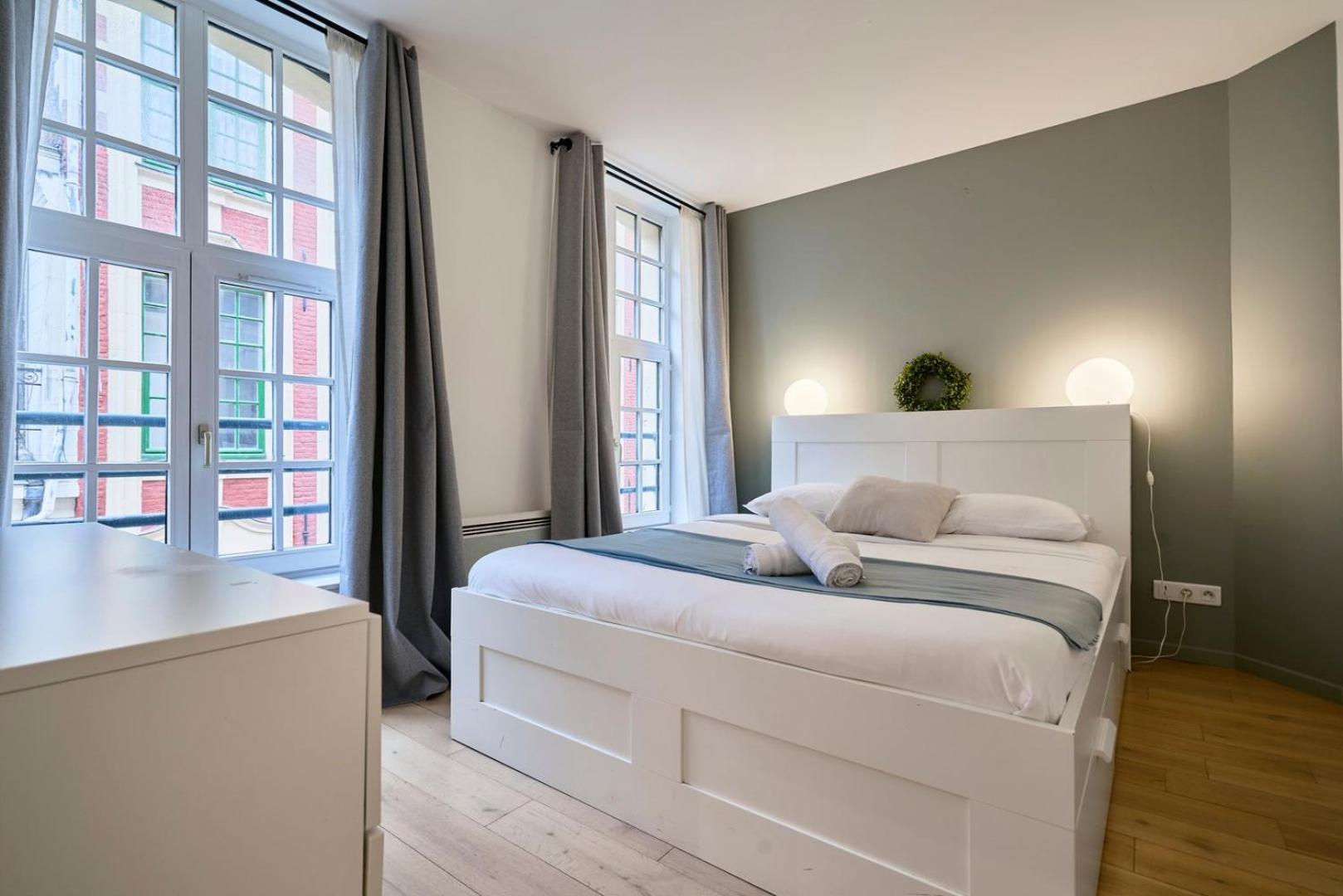 Spacious One Bedroom Ideally Located Appartement *