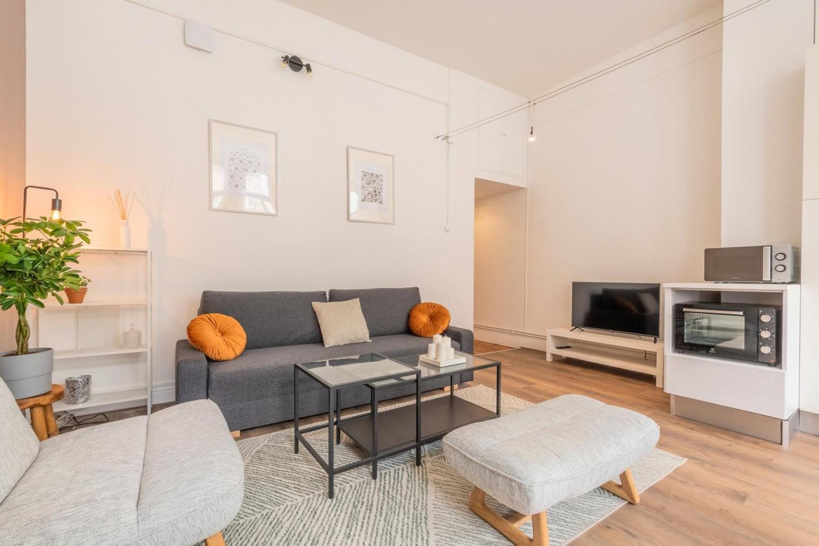 Apartment 1 Bedroom In The Center, Near Metro *