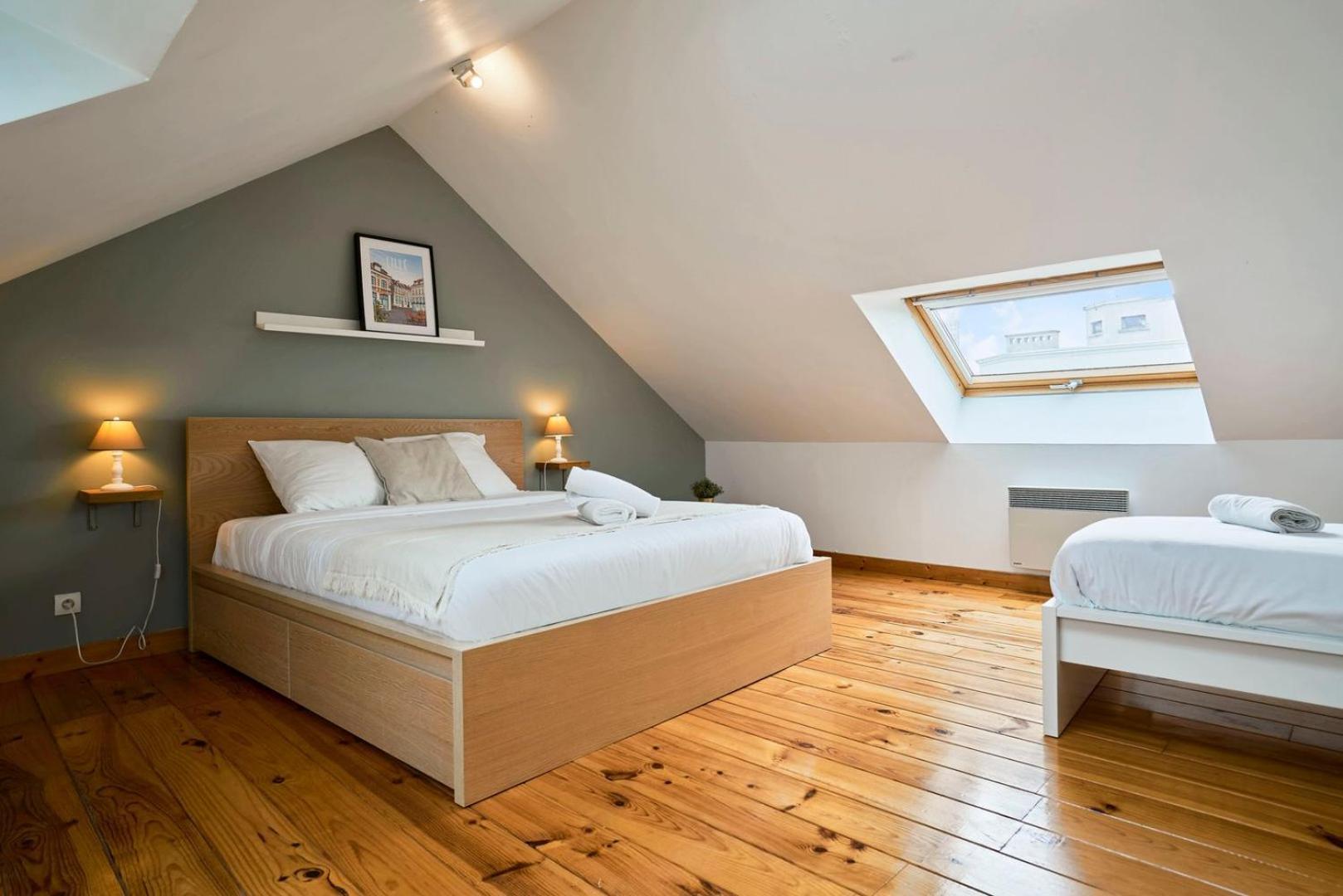 Hypercentre-2 Bedrooms Very Bright + Parking * Lille