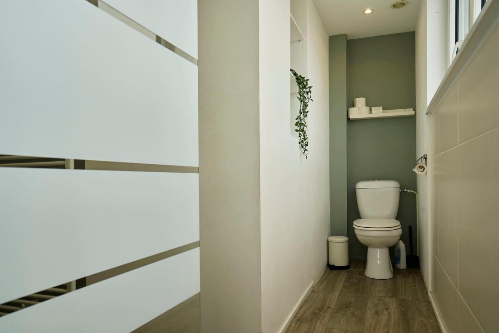 Hypercentre-2 Bedrooms Very Bright + Parking Apartment