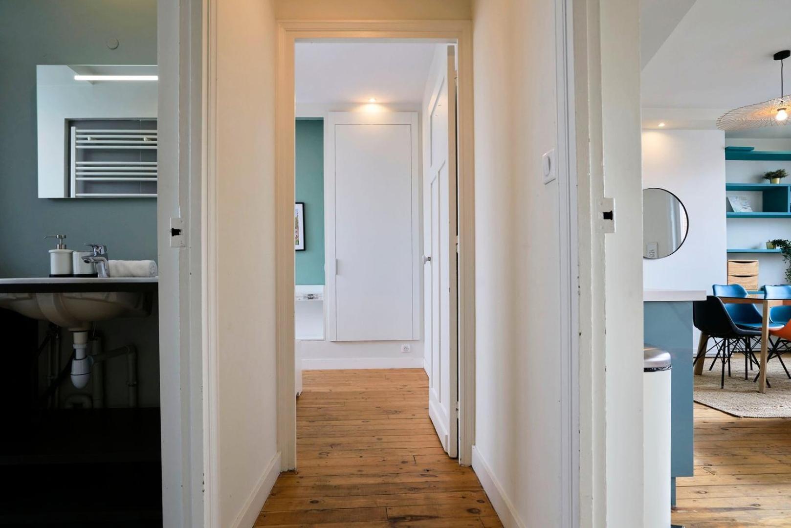 Hypercentre-2 Bedrooms Very Bright + Parking Apartment