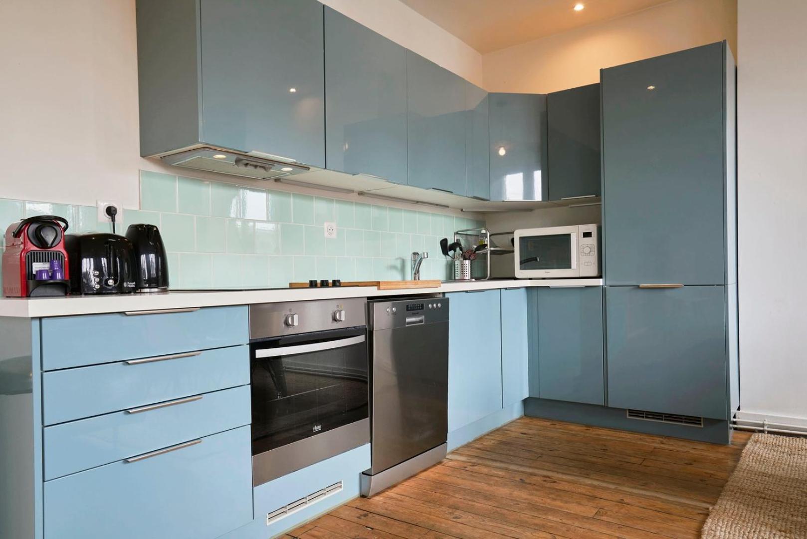 Hypercentre-2 Bedrooms Very Bright + Parking Apartment Lille