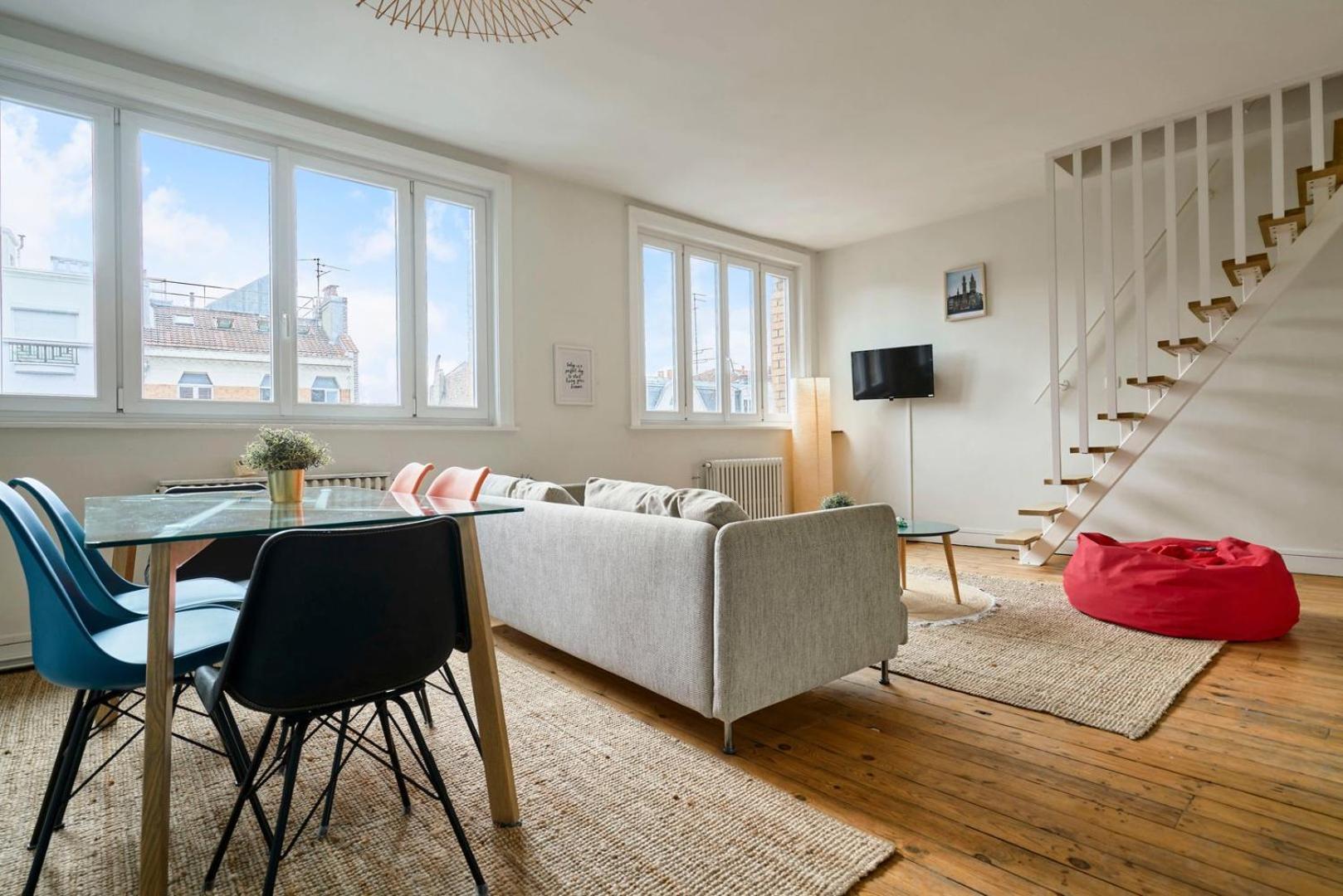 Hypercentre-2 Bedrooms Very Bright + Parking Apartment