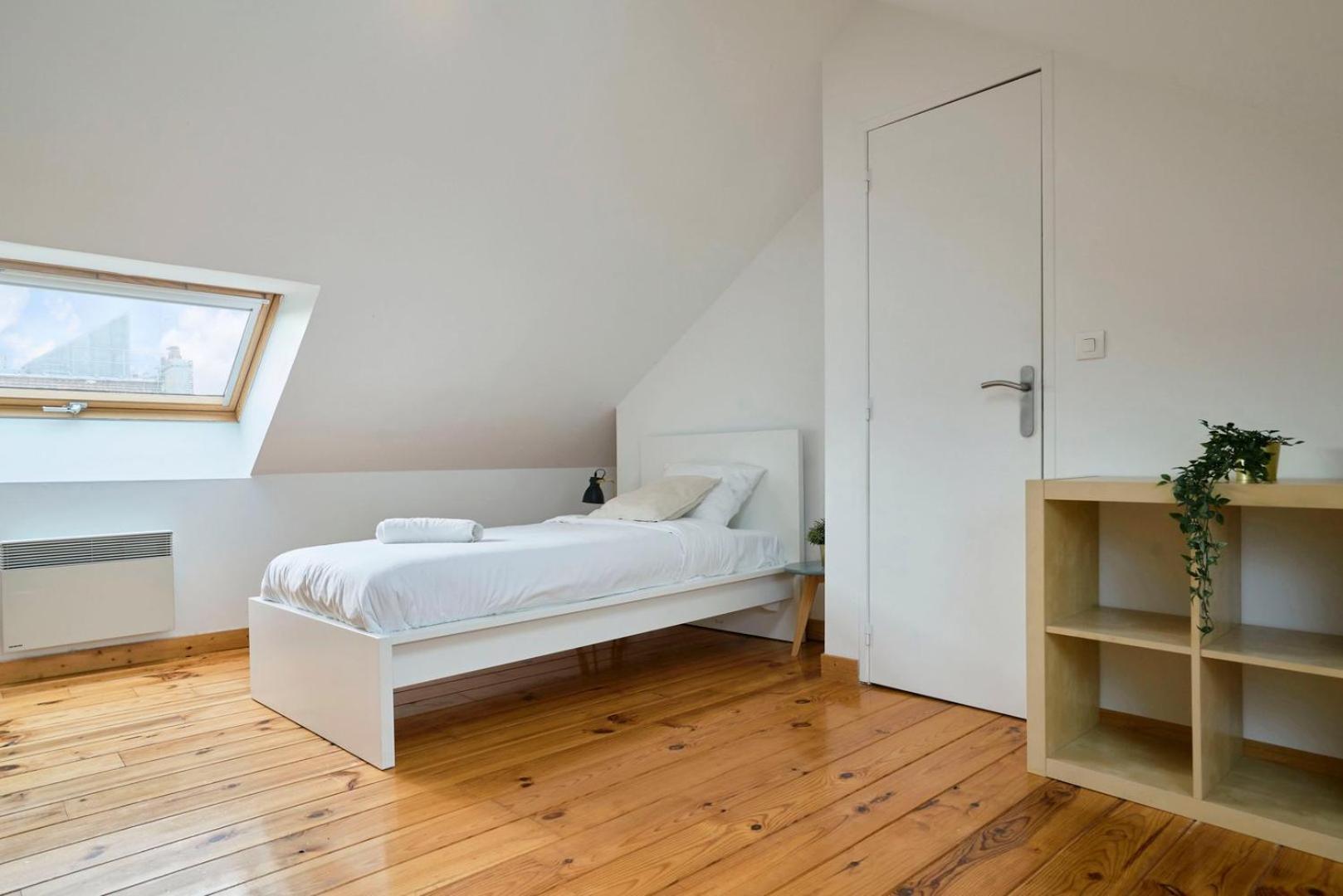 Hypercentre-2 Bedrooms Very Bright + Parking Apartment