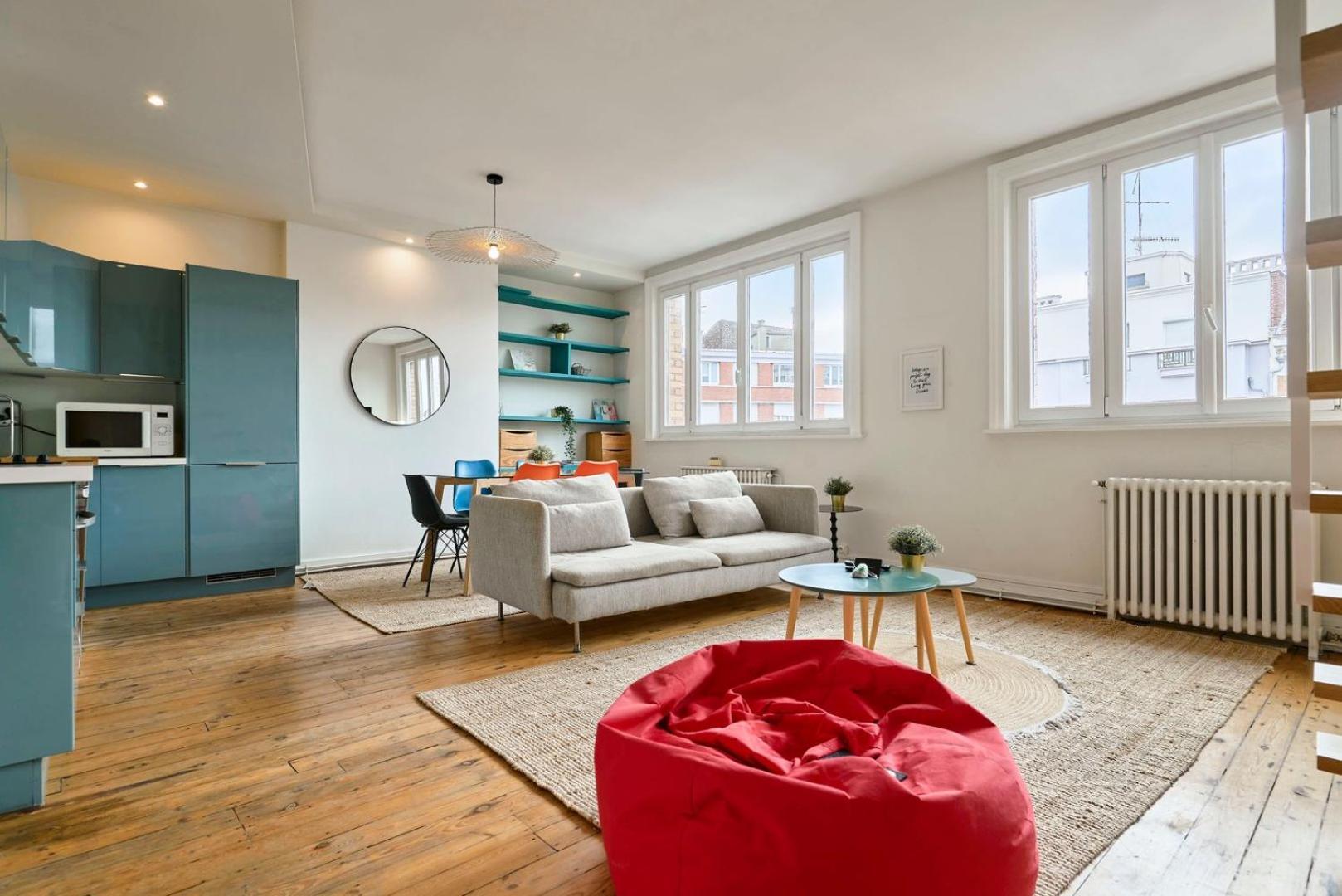 Hypercentre-2 Bedrooms Very Bright + Parking Apartment *