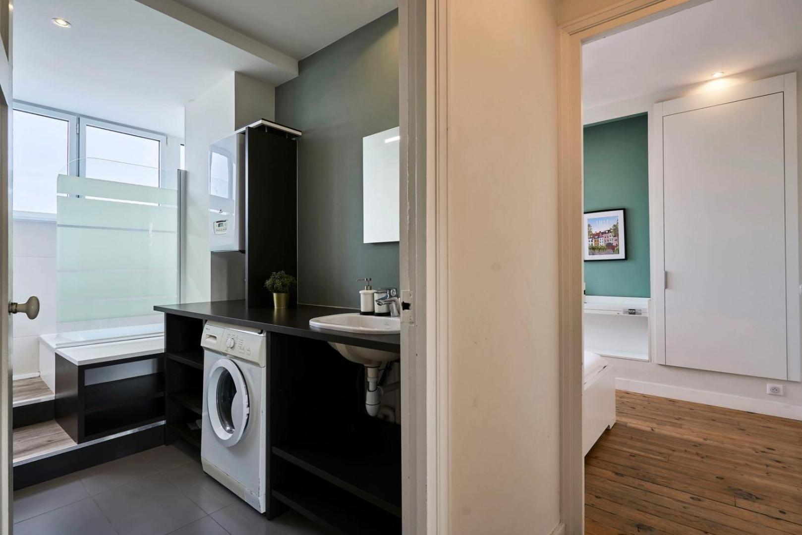 Hypercentre-2 Bedrooms Very Bright + Parking * Lille