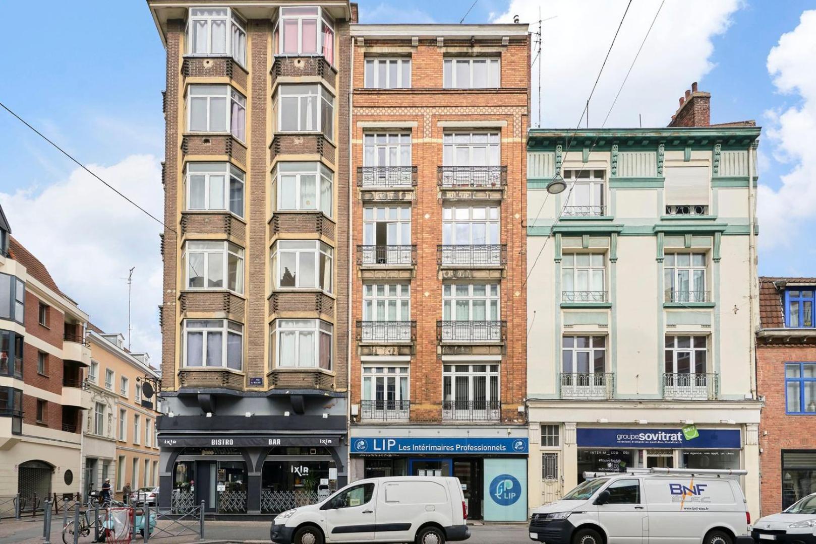 Hypercentre-2 Bedrooms Very Bright + Parking * Lille