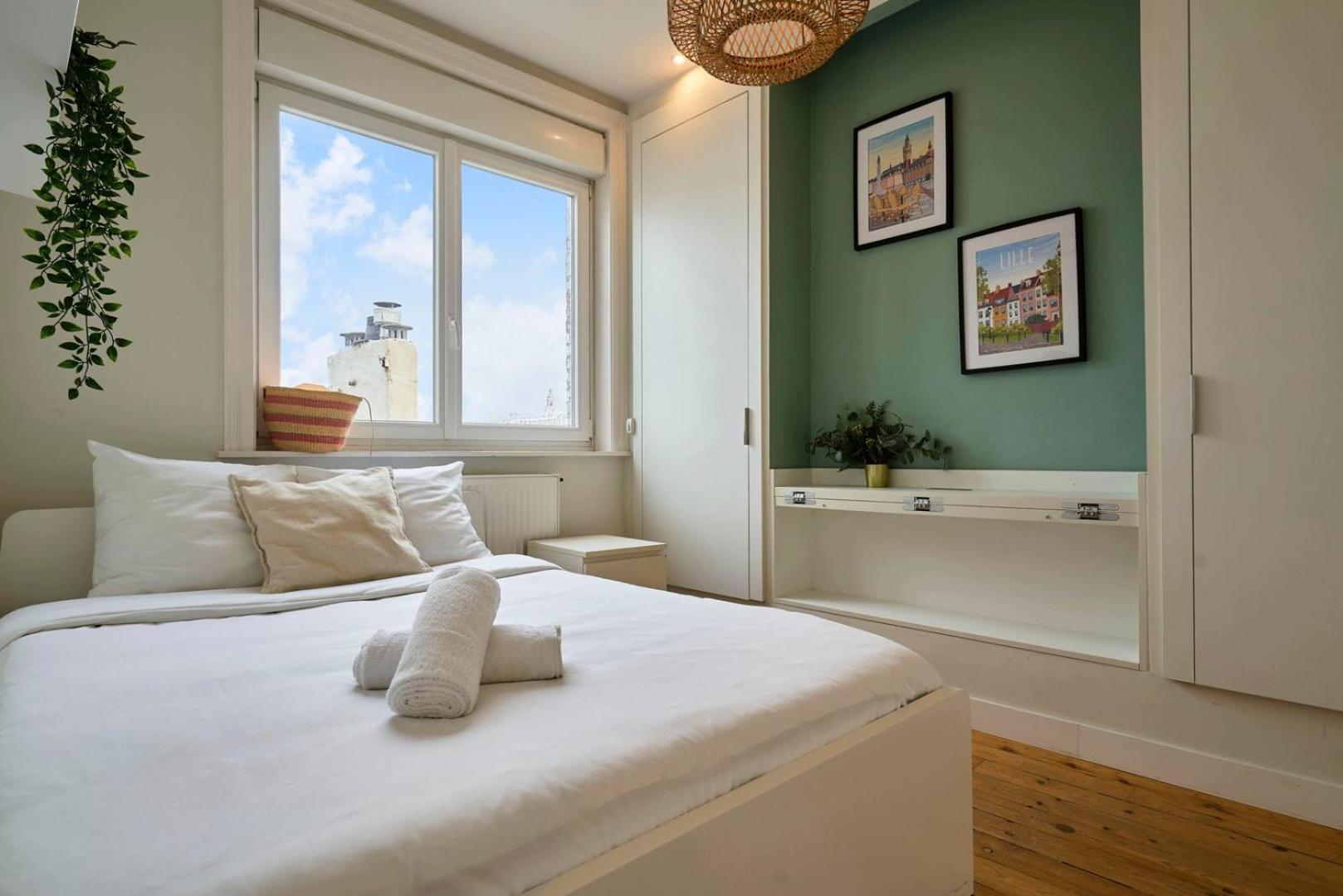 Hypercentre-2 Bedrooms Very Bright + Parking Apartment