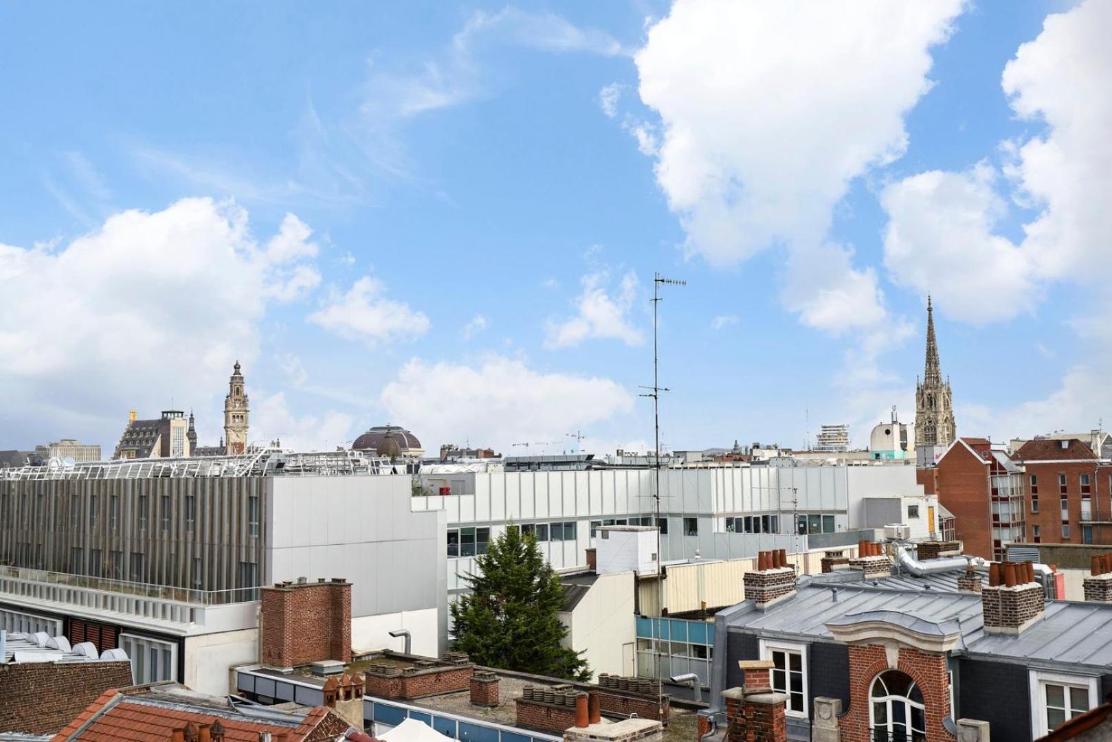 Hypercentre-2 Bedrooms Very Bright + Parking